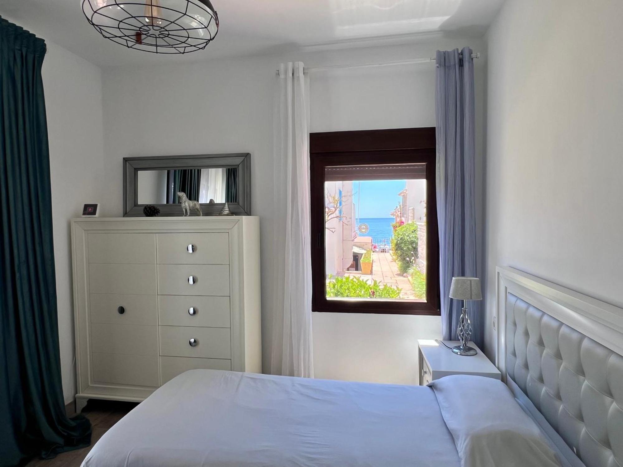 Pirata Bungalow Sea Front Estepona Dış mekan fotoğraf